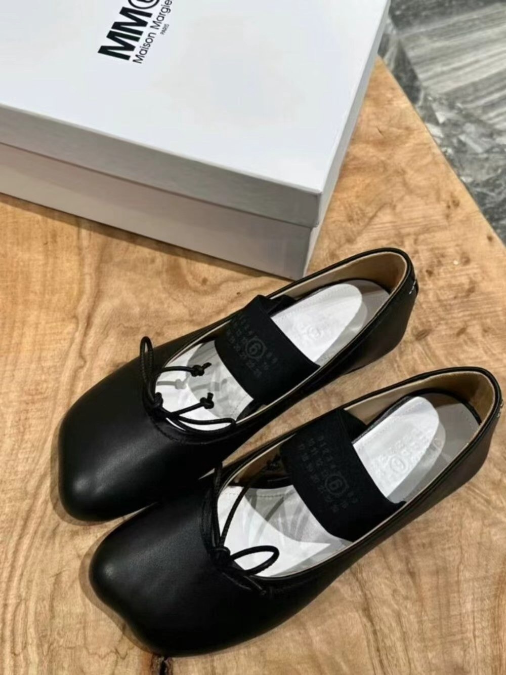 Maison Martin Margiela Black Leather Ballet Flats with Front Strap - Picture 4 of 4